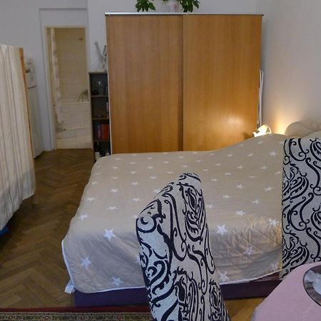 Cozy Modest Room For 2 Or 3 Persons Prague Exterior photo