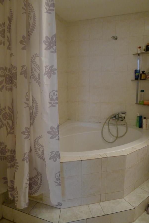 Cozy Modest Room For 2 Or 3 Persons Prague Exterior photo